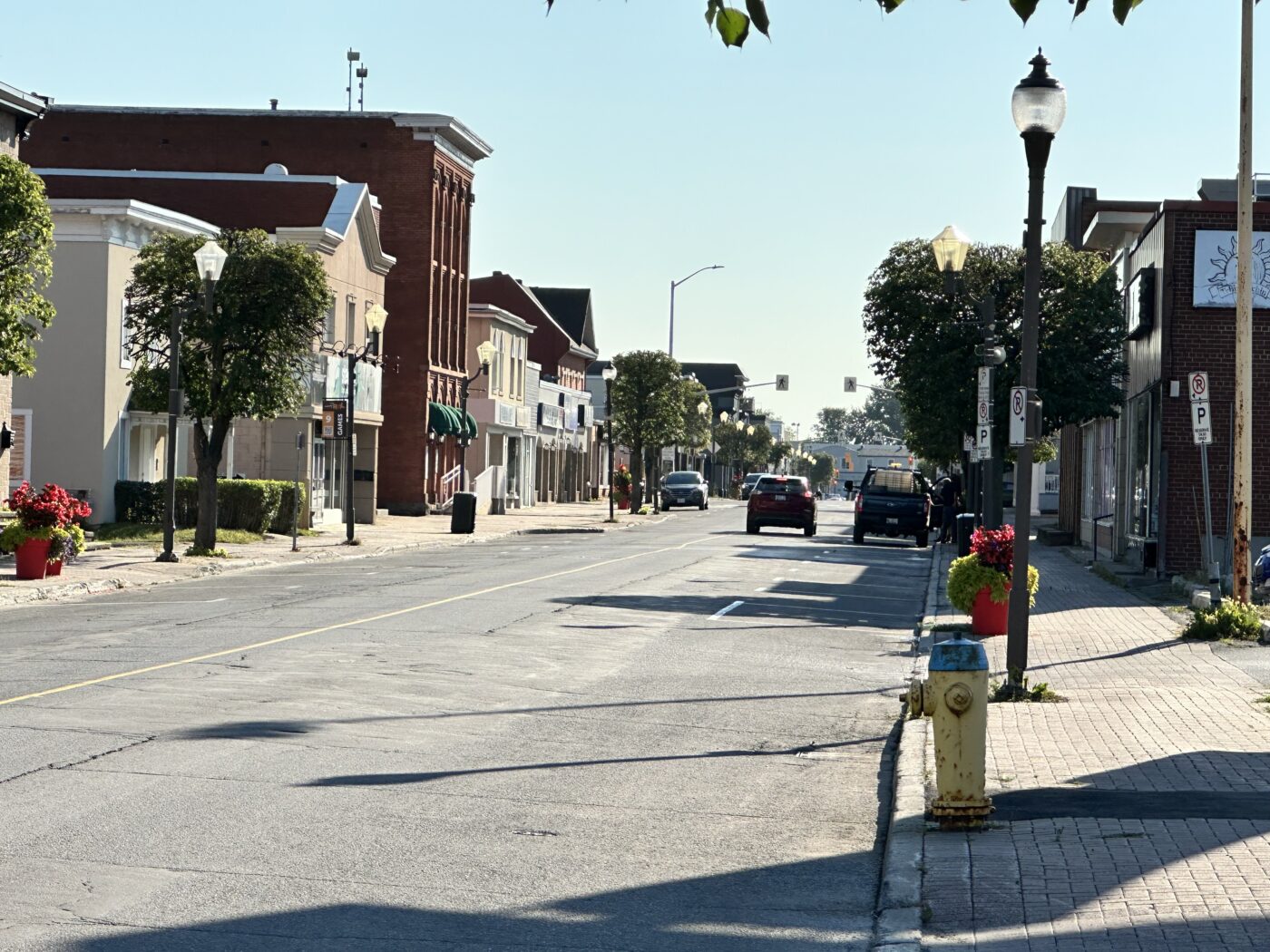 Photo of the Main Street of Hawkesbury.