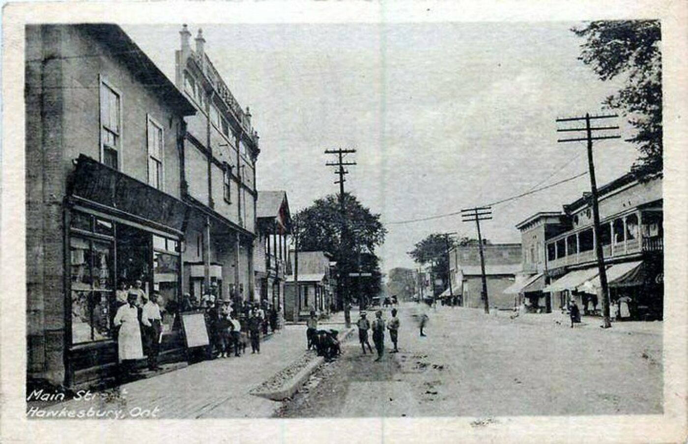 Photo of the Main Street in Hawkesbury before 1955.
