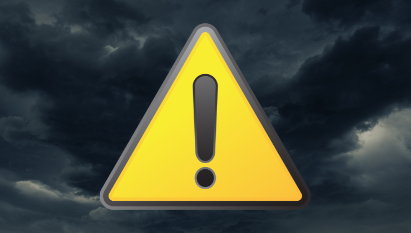 Photo générique d'un ciel noir avec un émoji d'alerte