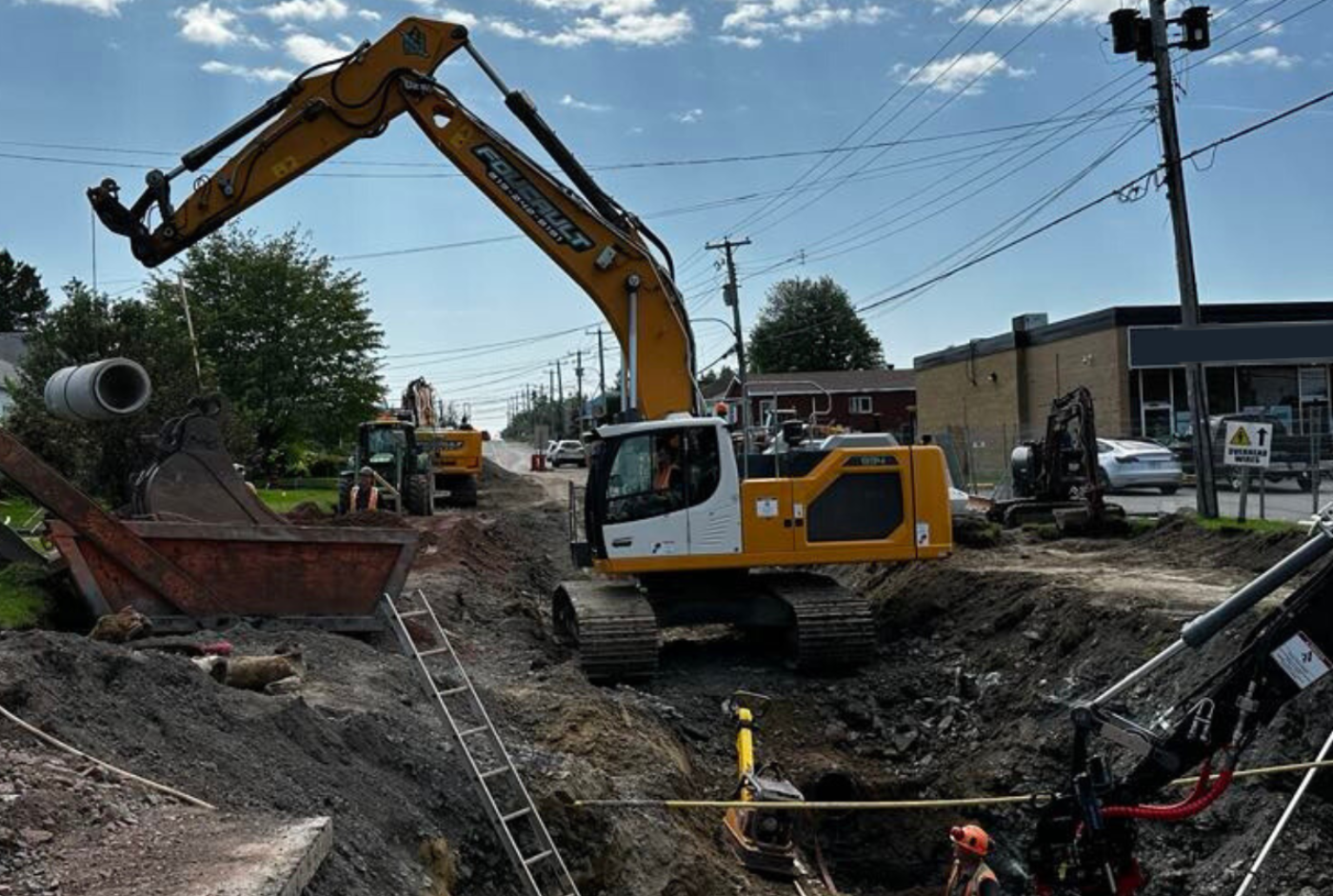 Photo of a street construction site with a powel shovel excavator