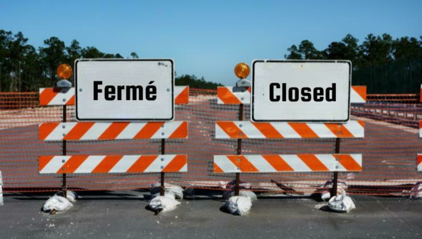 Generic photo of a closed street with signs indicating ‘'Fermé’' ‘'Closed’'